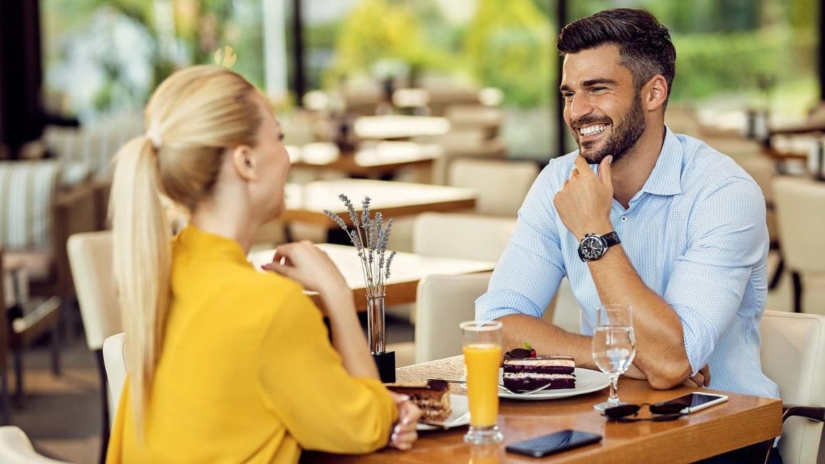 You are currently viewing Signs of Mutual Attraction: 17 Clear Clues You Both Feel the Same Way